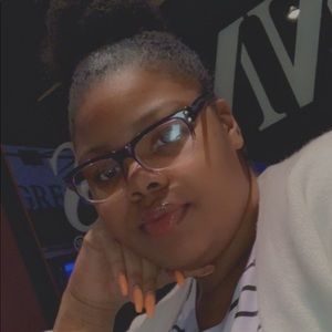 Meet your Posher, Seannasia